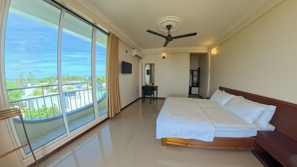 Deluxe Double Room, 1 Bedroom, Balcony, City View photo 3