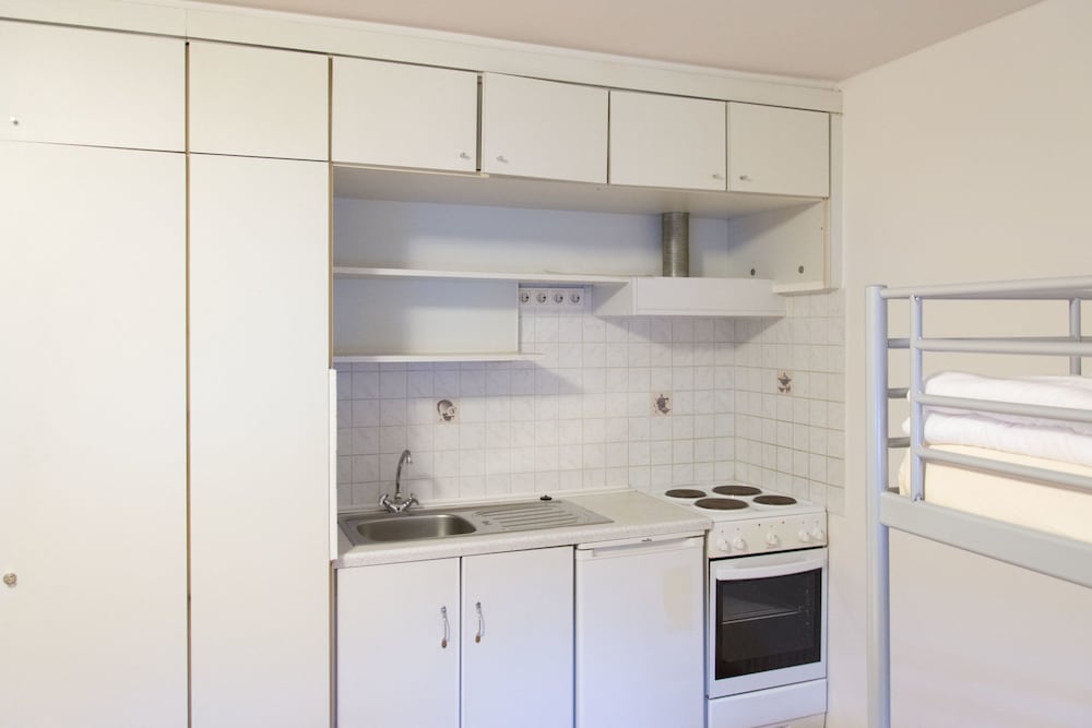 Basic Apartment, 2 Bedrooms, Ensuite photo 2