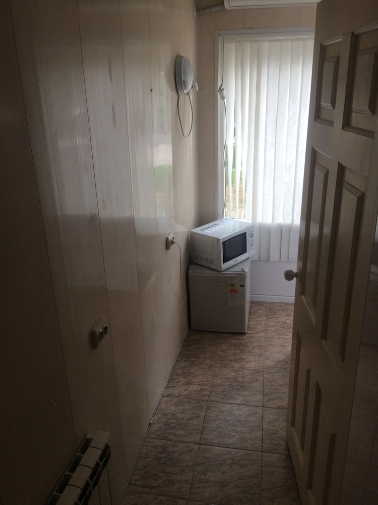 Twin Room, 2 Twin Beds, Private Bathroom (2 separate beds and bathroom) photo 3