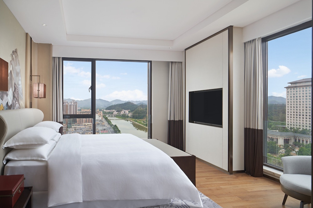 Room, 1 King Bed, City View - Photo 5