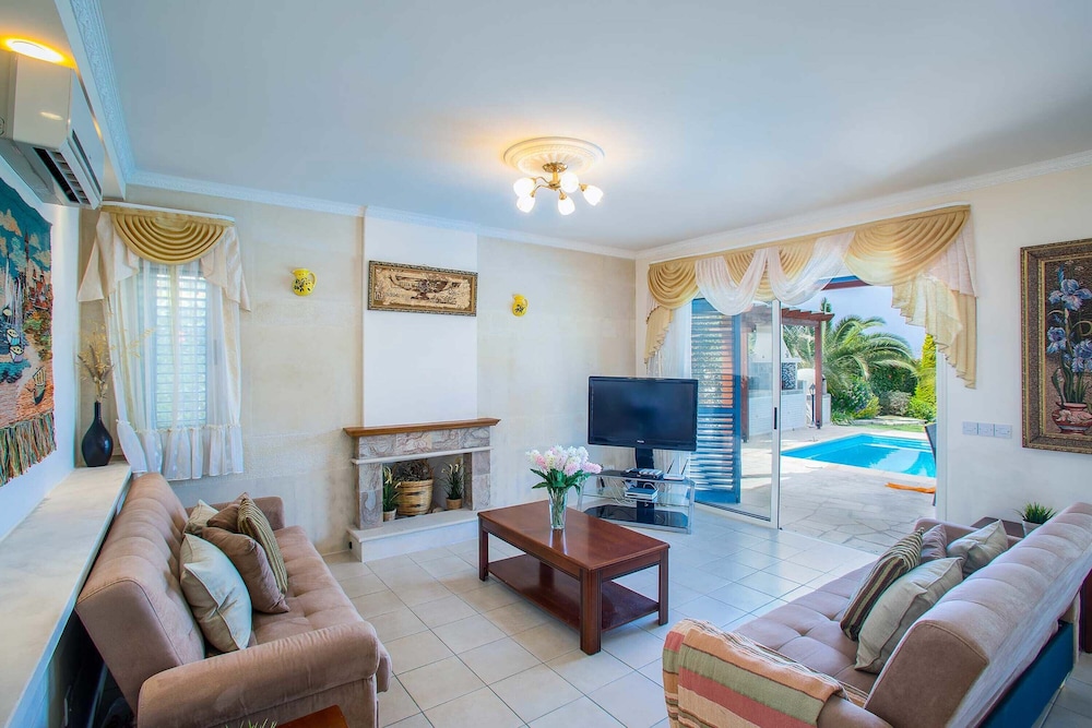 Villa (3 Bedrooms) photo 2
