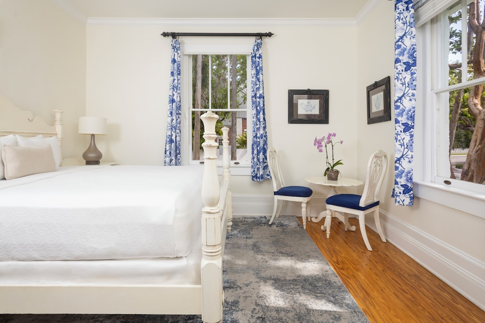 Premium Room, 1 King Bed photo 2