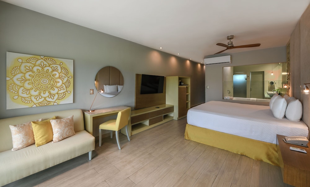 PREMIER LUXURY JUNIOR SUITE - Photo 1