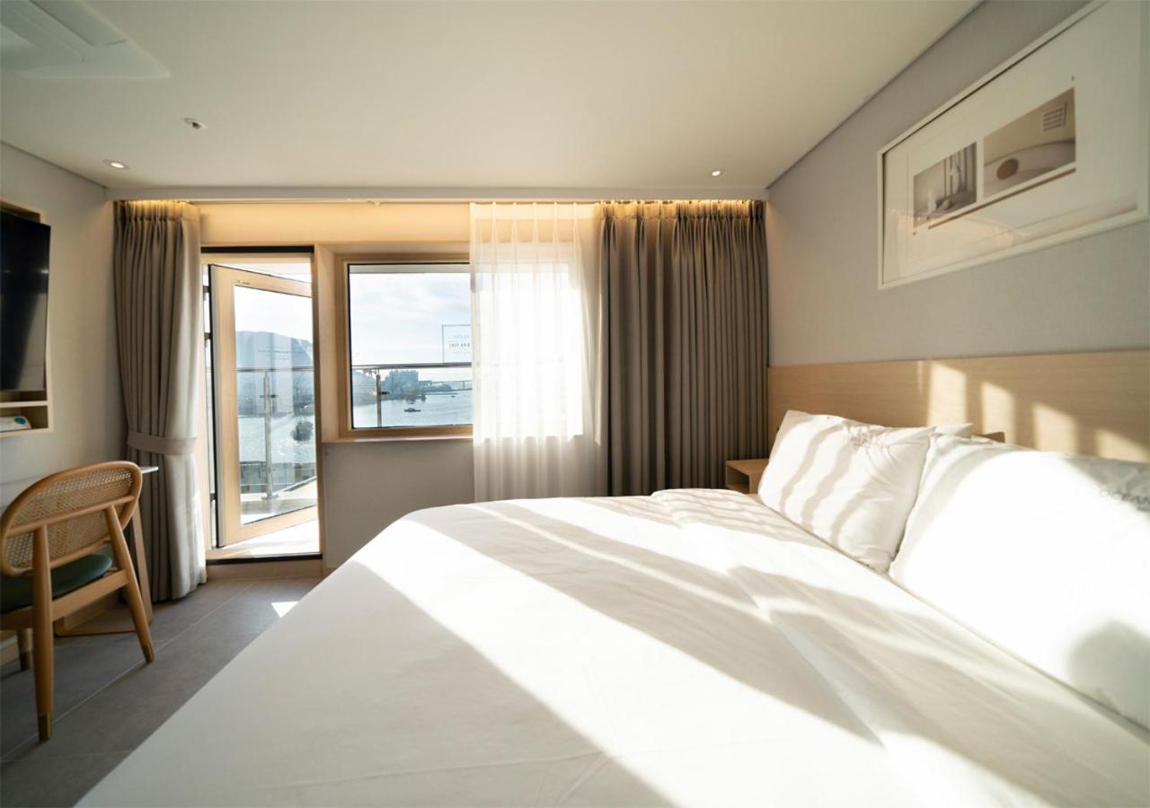 Double Room with Balcony and Sea View