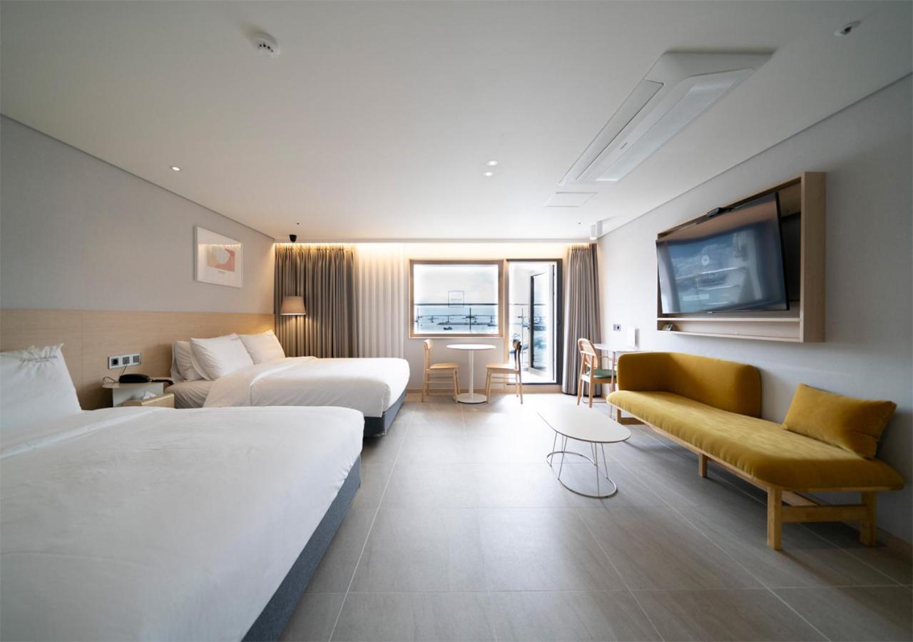 Family Room with Sea View - Photo 5