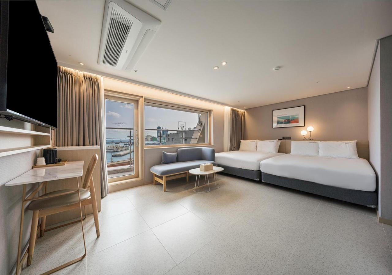 Family Room with Sea View - Photo 1