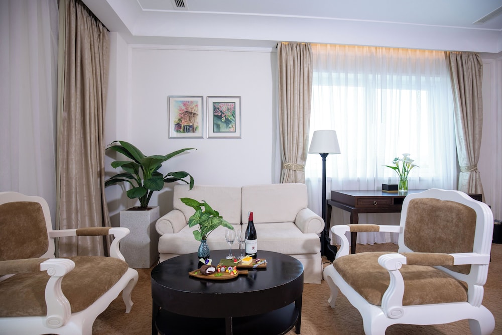 Executive Suite, 1 King Bed - Photo 5