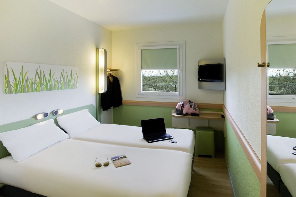 Room, 2 Twin Beds - Photo 5