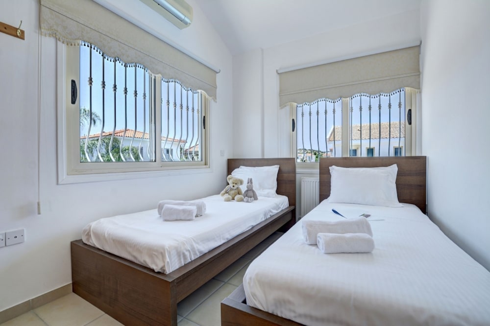 Villa photo 3