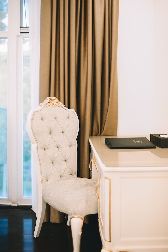 Deluxe Room, 1 King Bed, City View - Photo 3