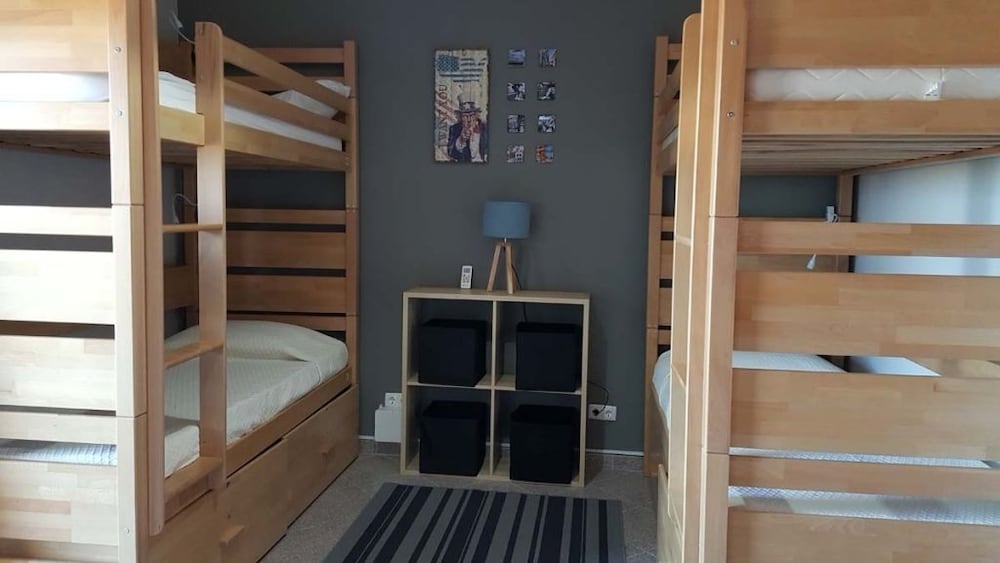Bed in a Shared Mixed Dormitory Deluxe (6)