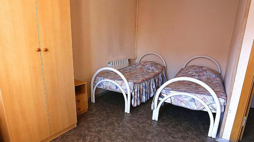 Economy Twin Room, Shared Bathroom
