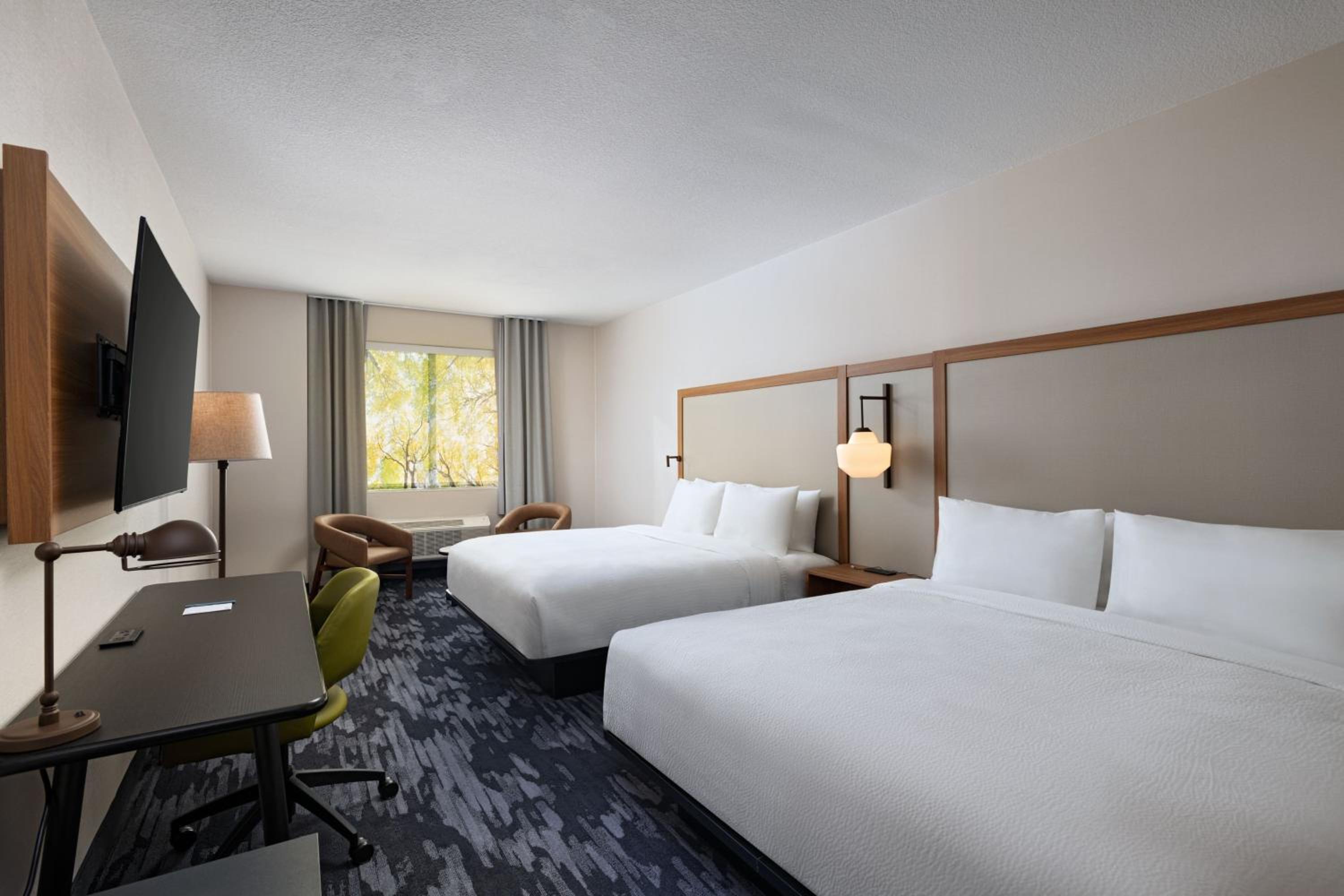 King Room with Two King Beds - Photo 4