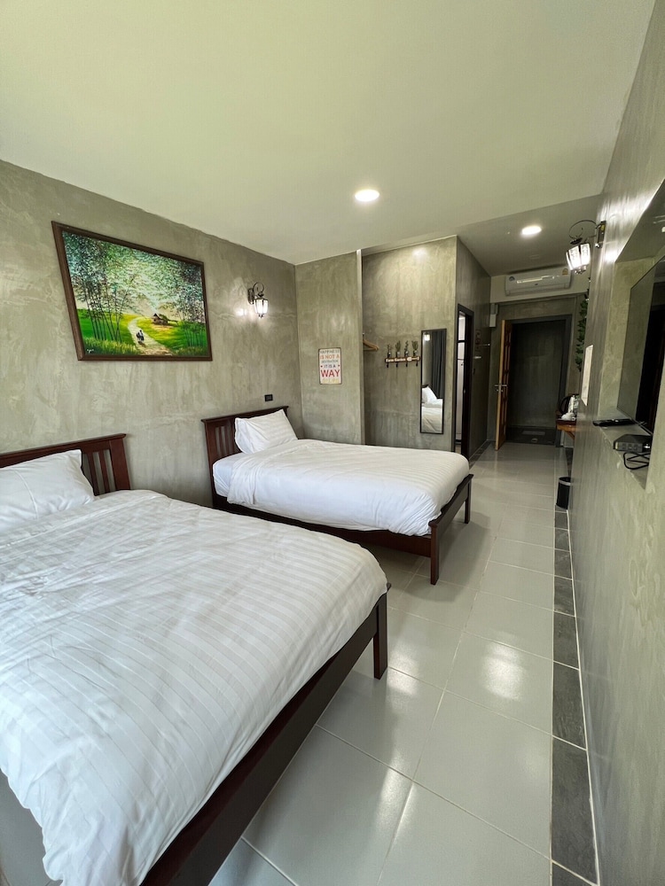 Economy Twin Room photo 2