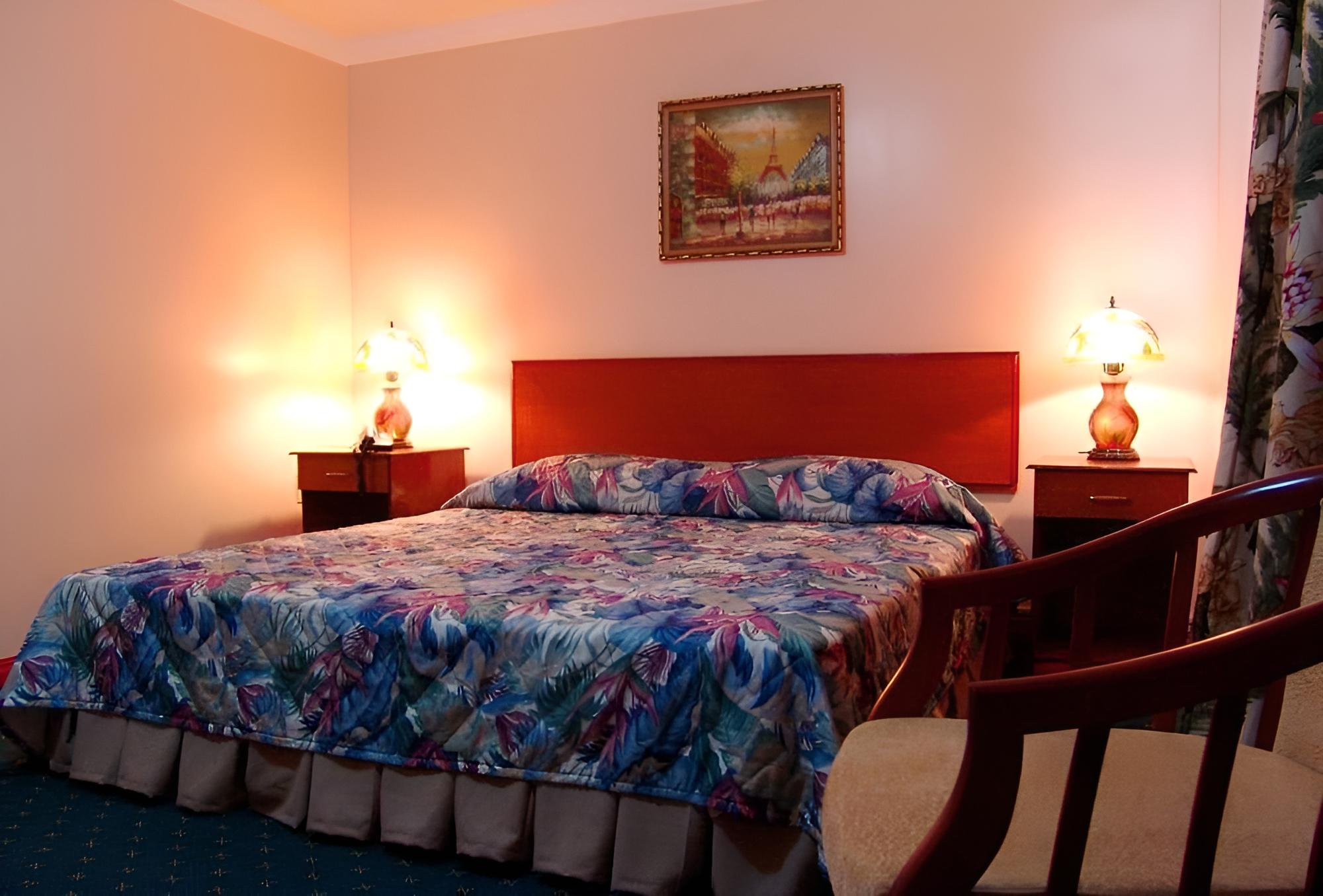 Deluxe Room, 1 Queen Bed, Non Smoking photo 1