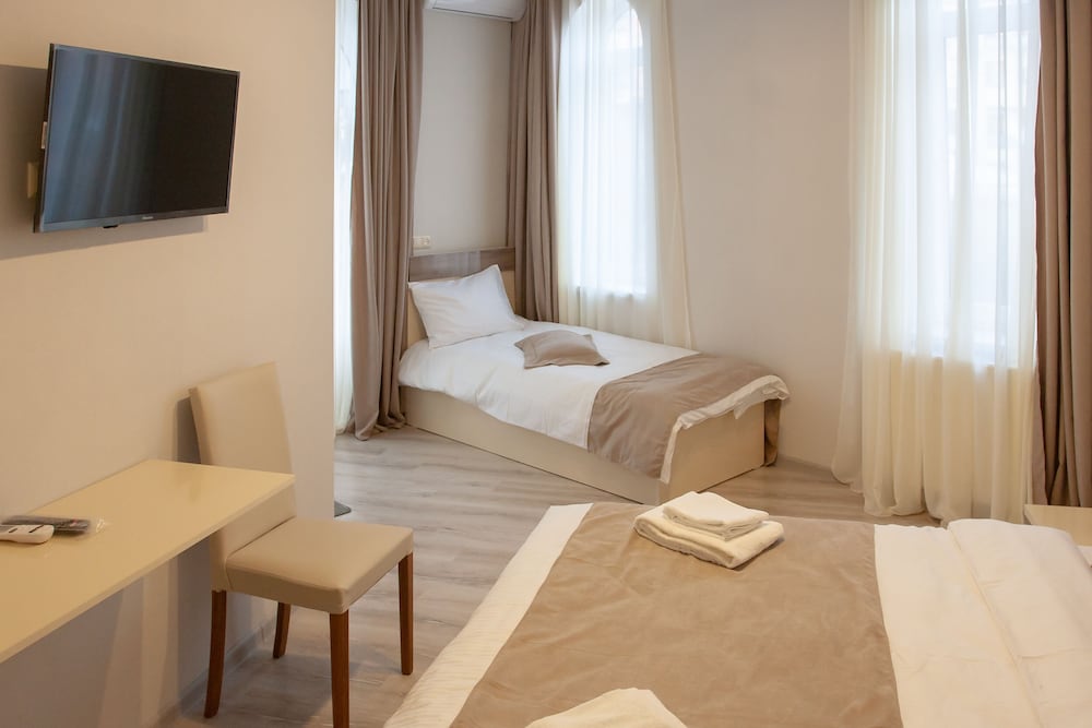 Luxury Triple Room, Balcony photo 3