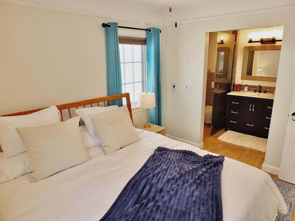 House, Multiple Beds, Patio, Garden View (Belmont Shore Beach House) photo 3