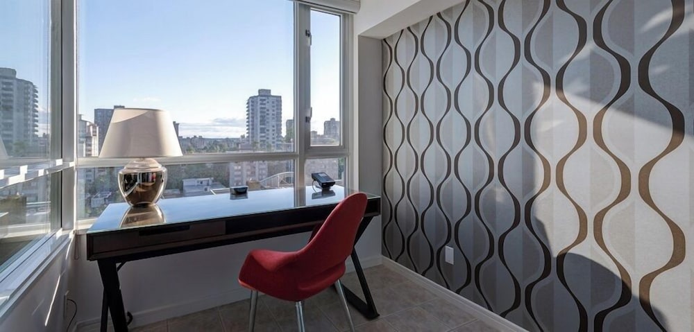 Standard 1-Bedroom Suite (1 King)