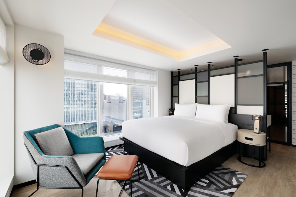Suite, 1 Queen Bed with Sofa bed, City View