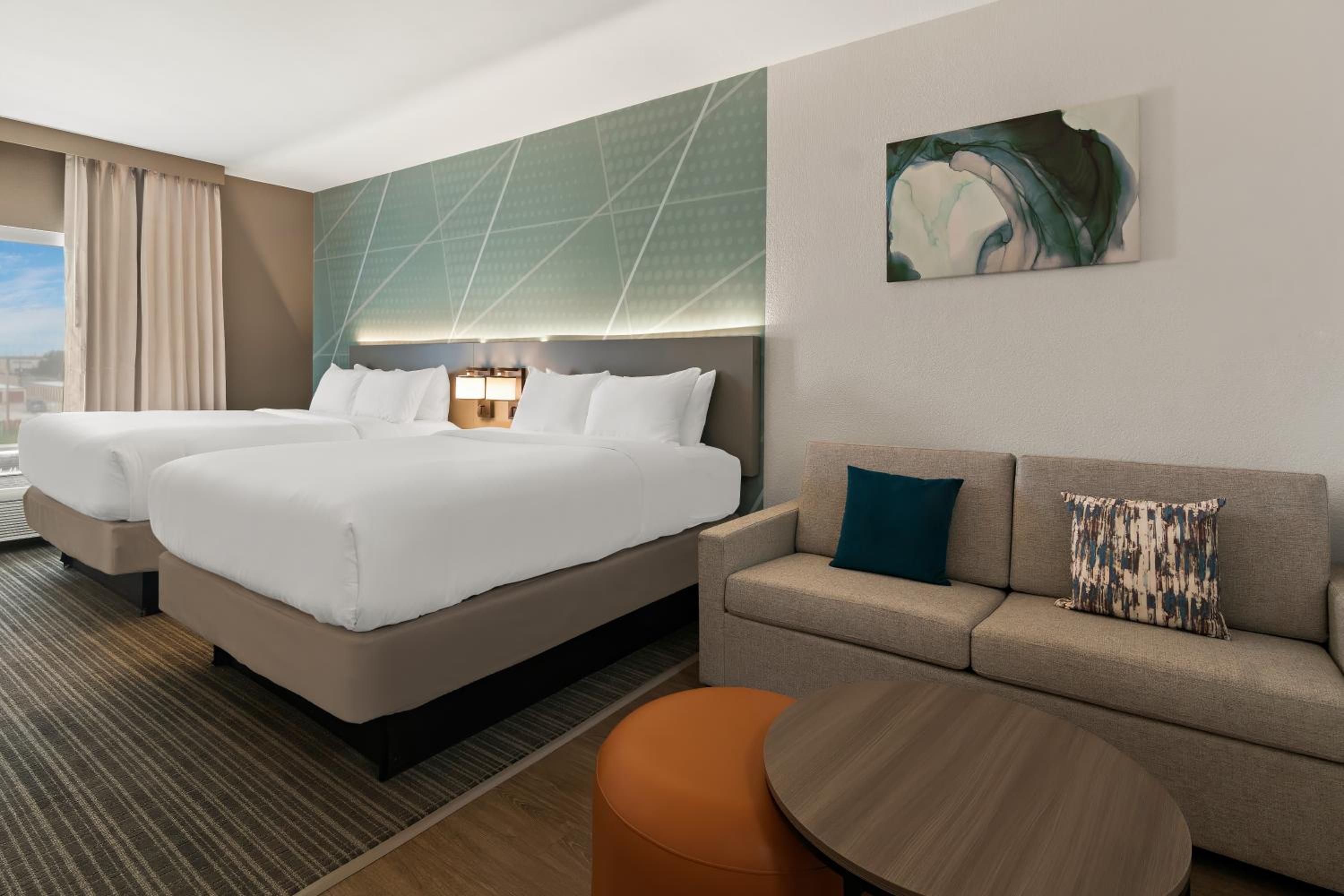 Queen Suite with Two Queen Beds - Non-Smoking - Photo 8