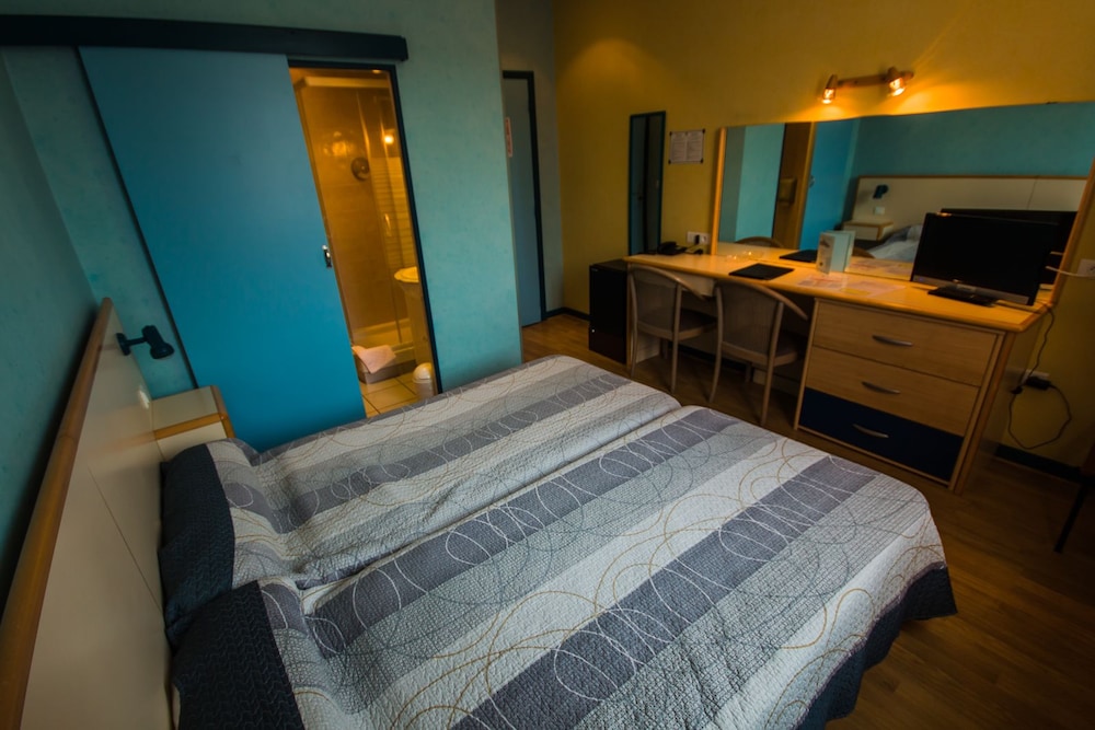 Standard Twin Room photo 3