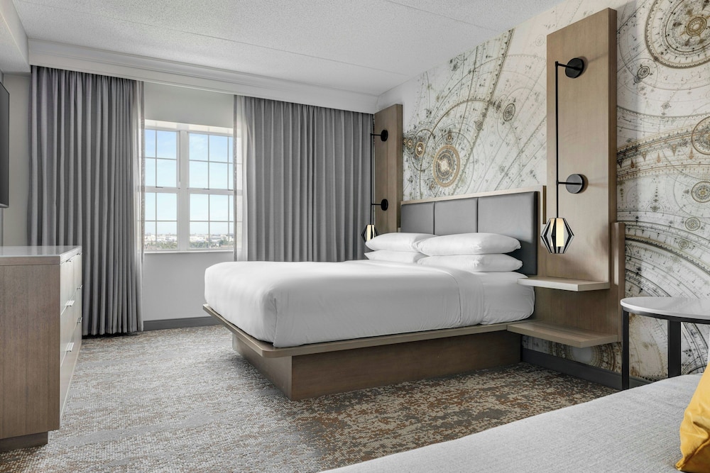 Executive Room, 1 King Bed (Hearing Accessible), photo 6