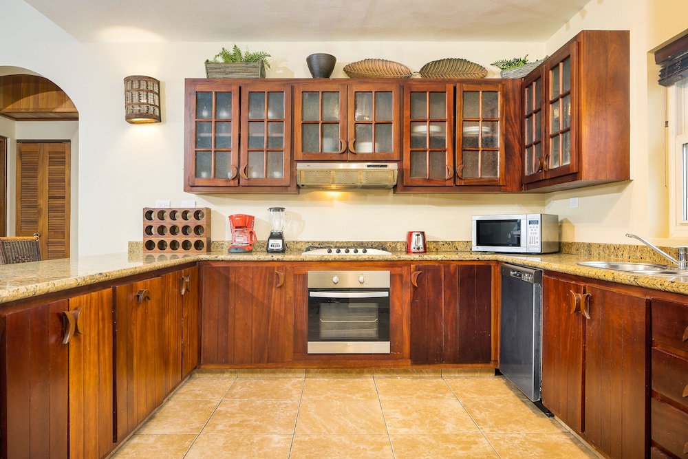 Deluxe Apartment, 3 Bedrooms, Pool View photo 2