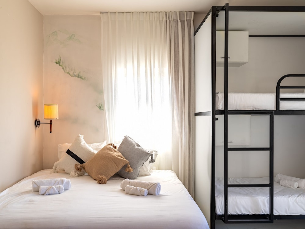 Family Quadruple Room, Multiple Beds