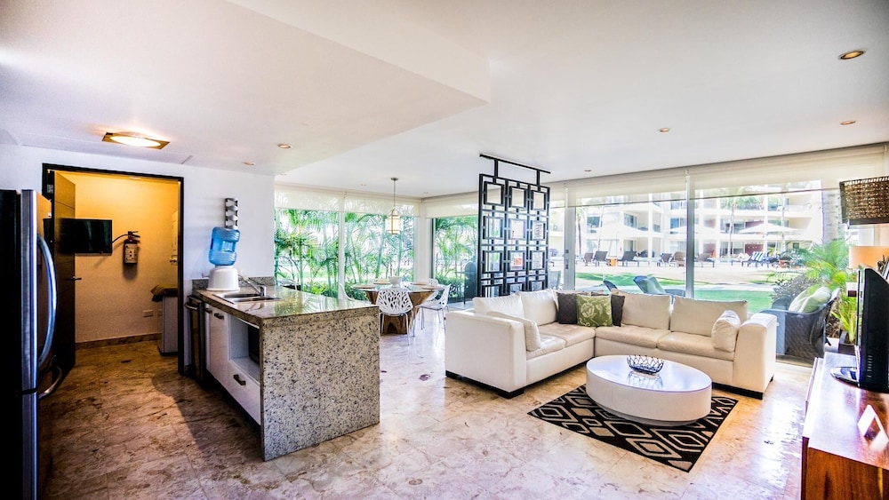 Condo, 2 Bedrooms