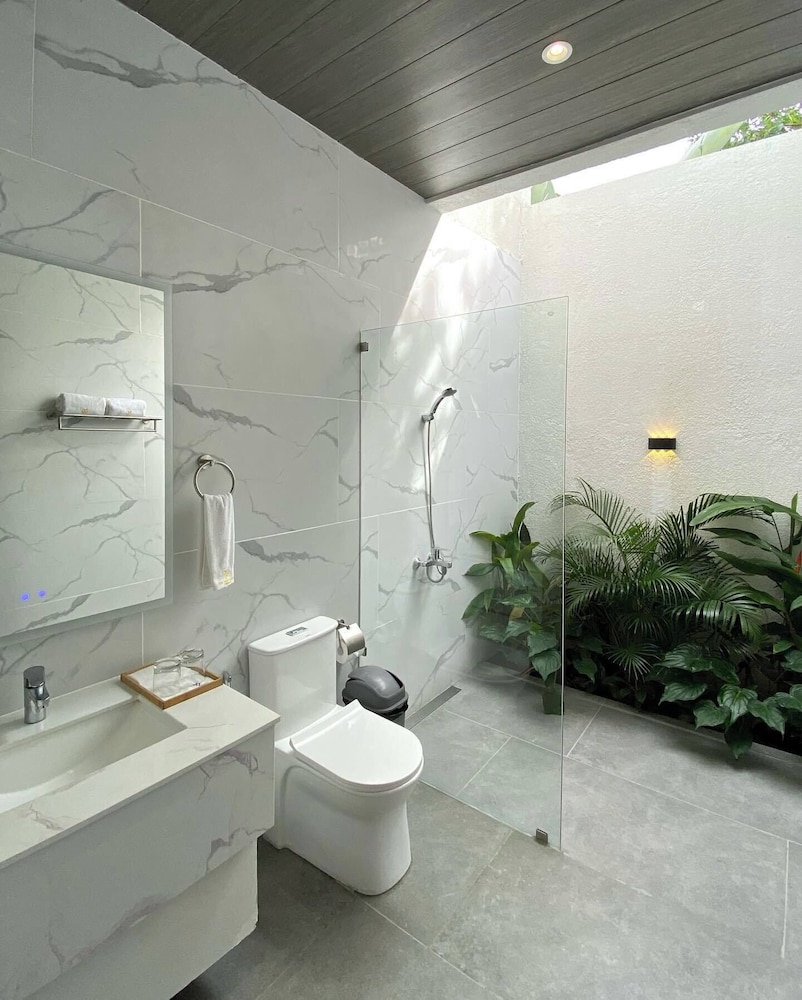 Luxury Villa, 3 Bedrooms, Non Smoking, Bathtub - Photo 6