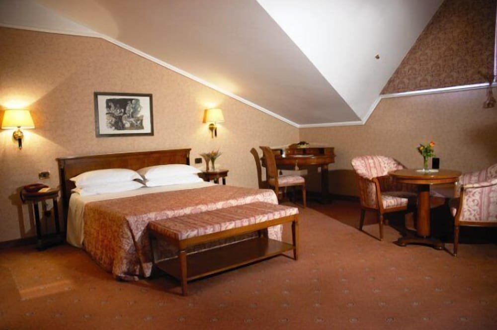 Suite, Jetted Tub