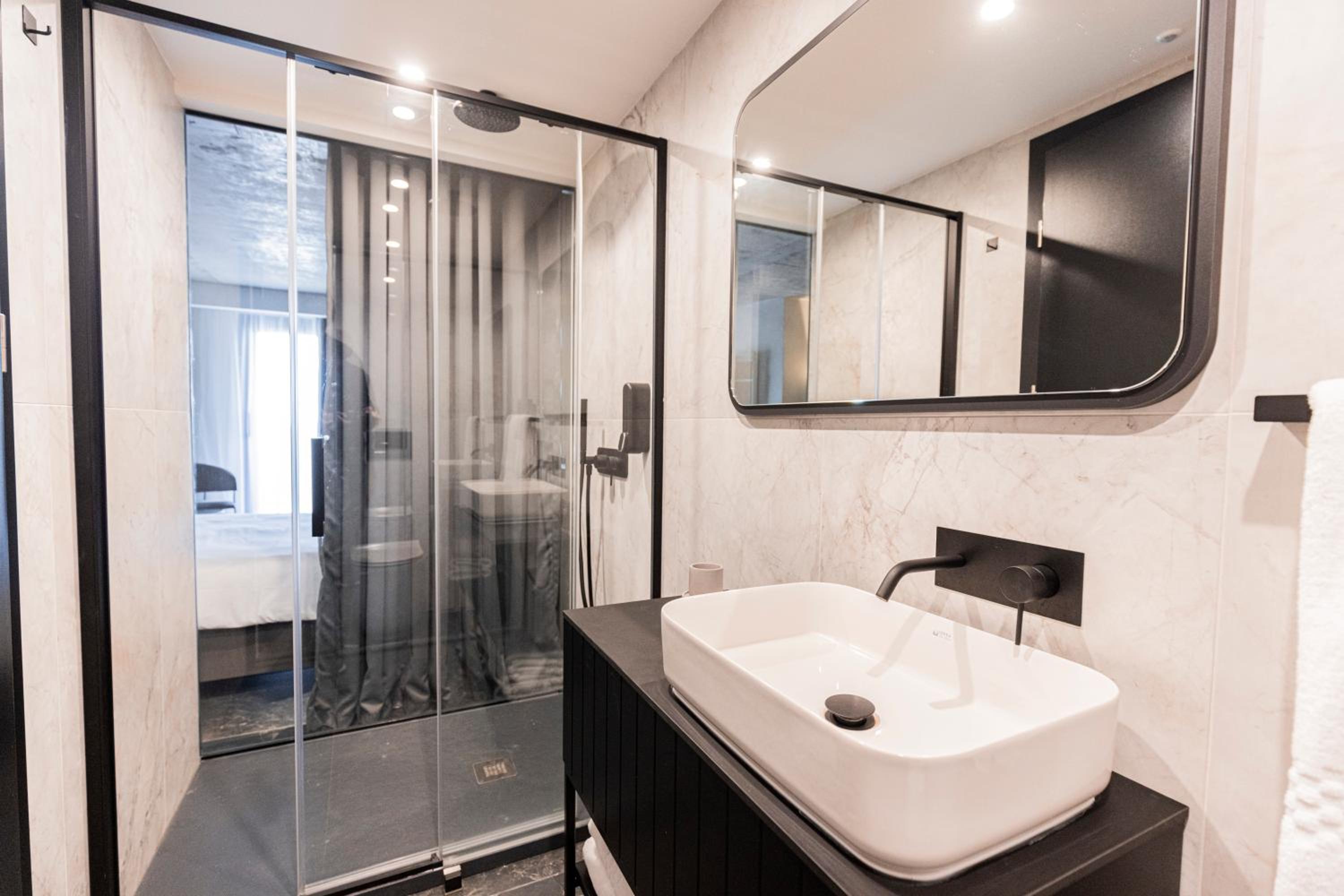 Deluxe Double or Twin Room with City View
