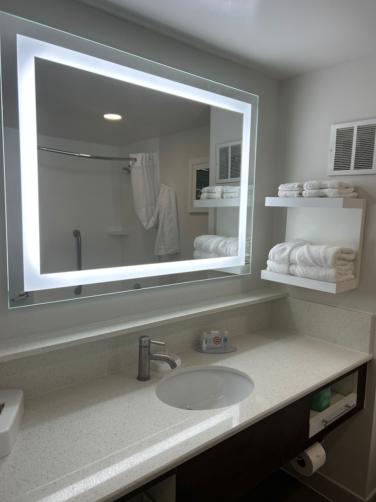 Room, 2 Queen Beds, Accessible, Non Smoking - Photo 4