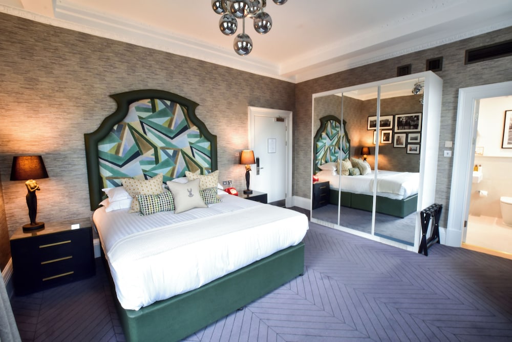 Luxury Double Room thumbnail 5
