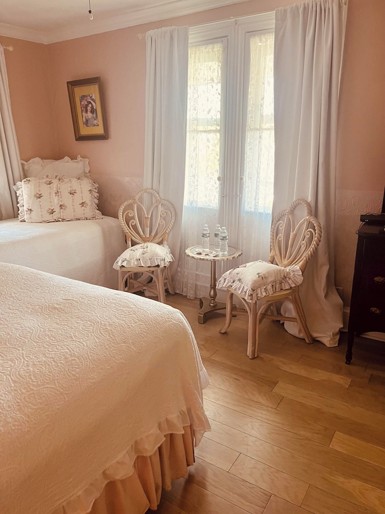 Deluxe Triple Room, Multiple Beds (Guest Room) photo 3