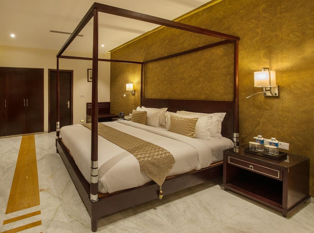 Suite - Photo 3