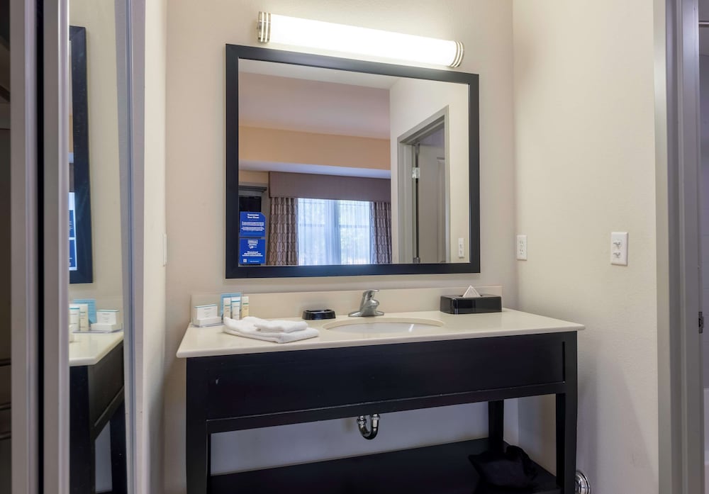 Hampton Inn & Suites DuPont, Zdjęcie 3