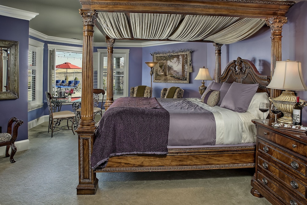 Luxury Suite, 1 King Bed, Jetted Tub, River View (Greek Decor) photo 2
