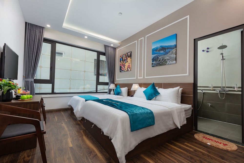 Deluxe Triple Room, Hot Tub, City View