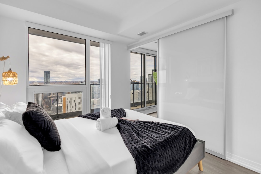 Gallery Suite, 2 Bedrooms, Balcony, Lake View, photo 6