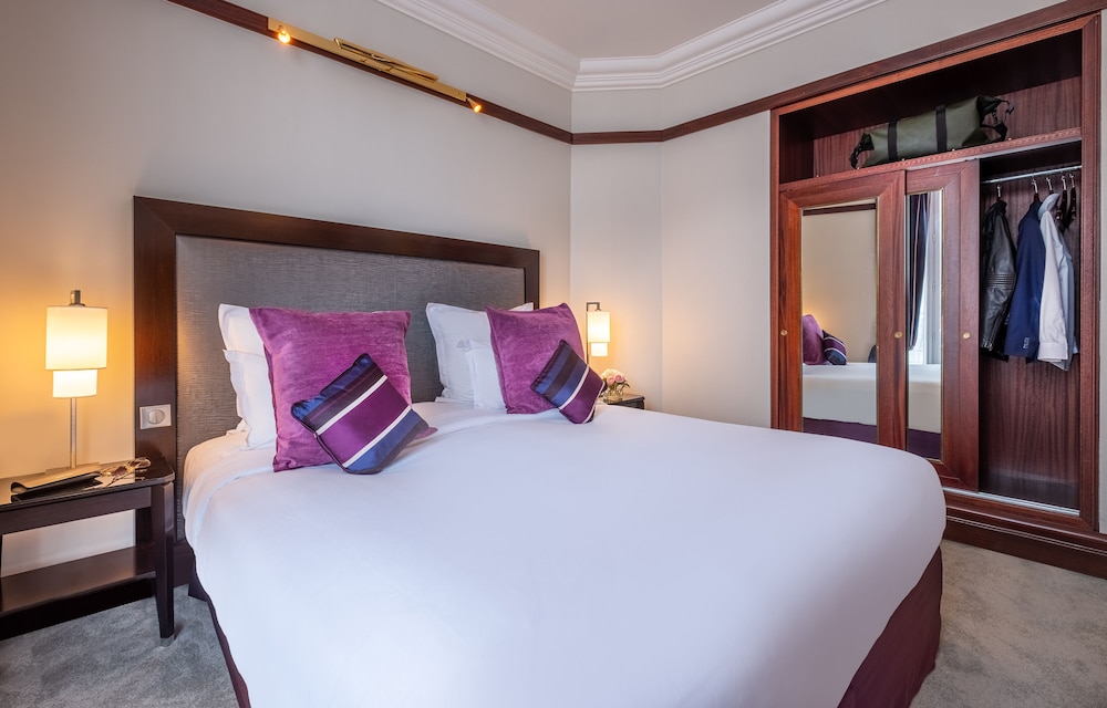 Hôtel Pont Royal bedroom photo