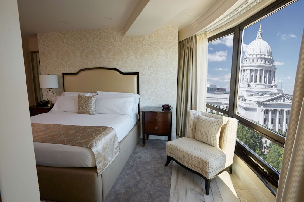 Presidential Suite, 1 King Bed, Non Smoking, Jetted Tub (Living Room;with Sofabed) photo 1