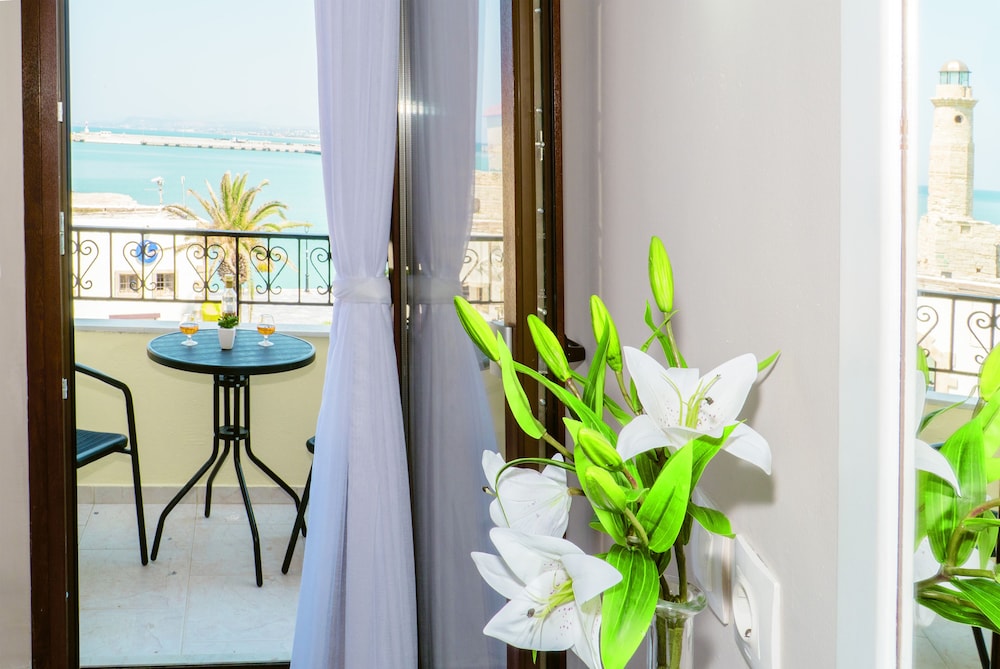 Classic Twin Room, Balcony, Sea View photo 1