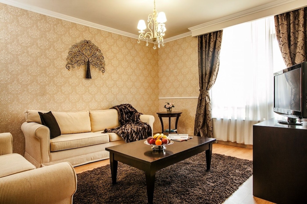 Senior Suite, 1 Bedroom, Balcony, Mountain View photo 2