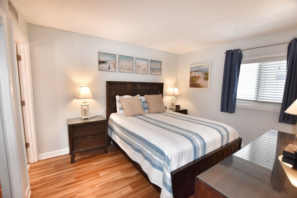 Condo, 2 Bedrooms