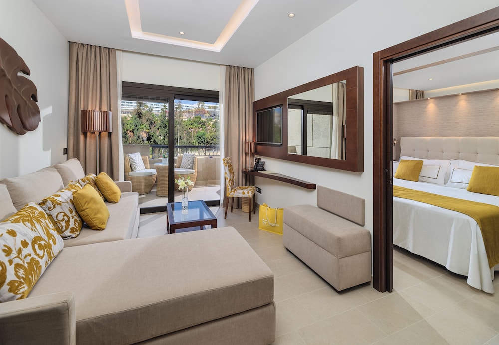 Senior Suite (1 adult)