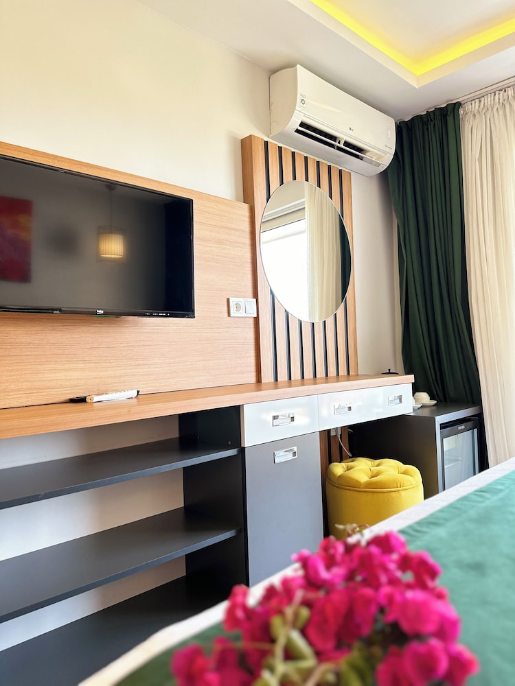 Standard Double Room, Partial Sea View - Photo 6