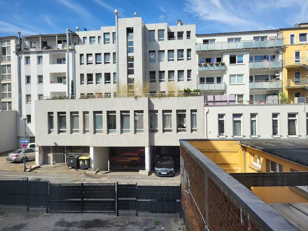 Business Apartment, 1 Queen Bed, Private Bathroom, Courtyard View