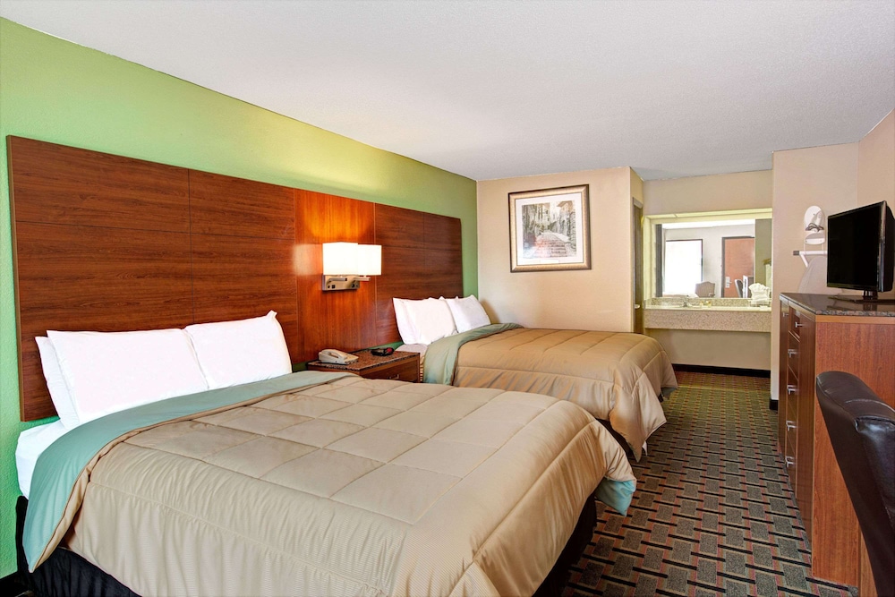 Room, 2 Queen Beds, Accessible, Non Smoking (Refrigerator & Microwave) - Photo 1