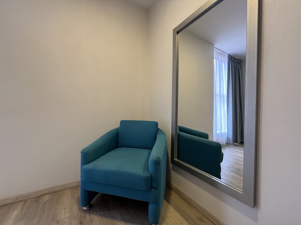 Suite - Photo 2